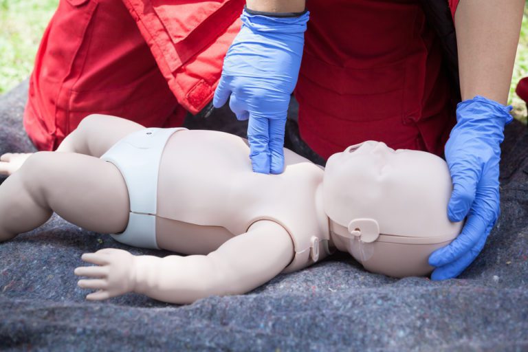 baby cpr 02 768x512 1 1 1